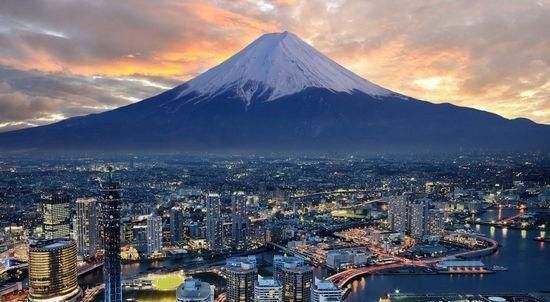 日本经济泡沫破碎：楼市股市崩塌，裁员降薪，妻离子散，抑郁自杀-今年买股票自杀多少人