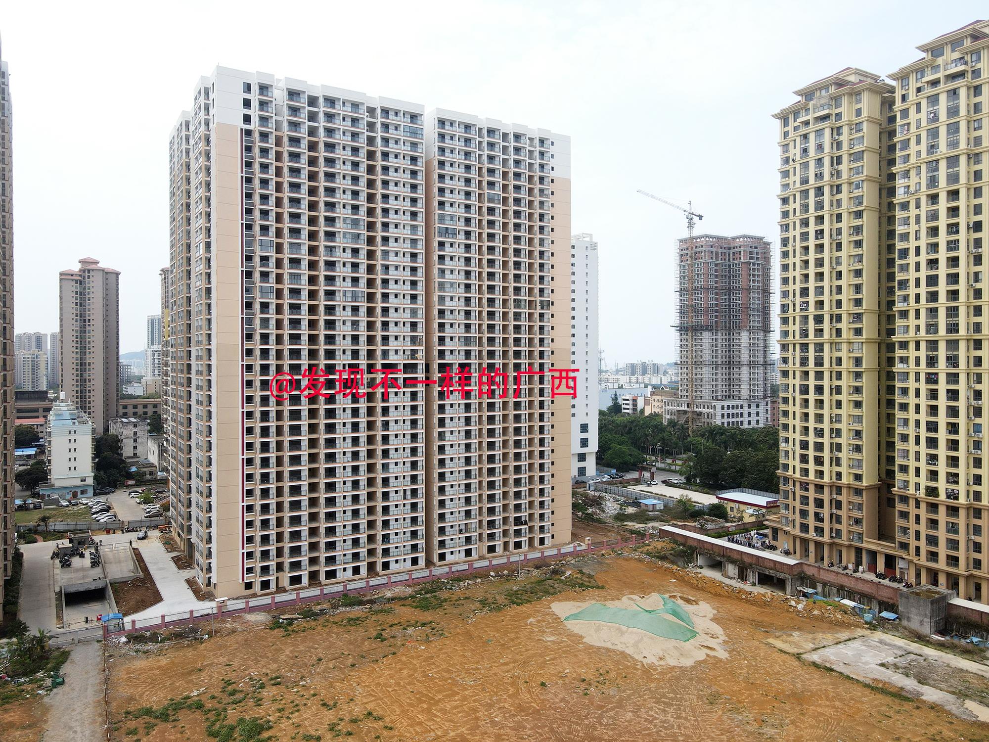 北海市中心这栋烂尾多年的楼盘复活了，看样子准备要交房了-创基金龙