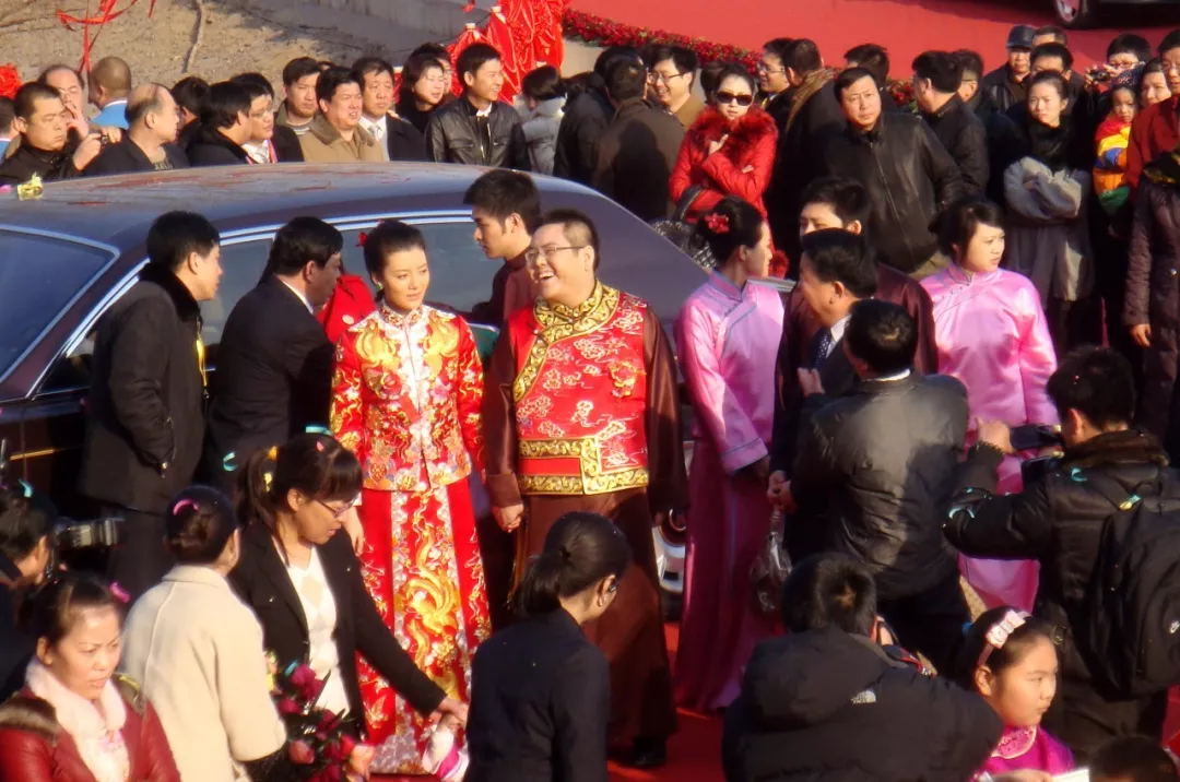 山西首富5公司资产被拍卖，22岁继承百亿家产，娶女星后公司破产-山西海鑫钢铁公司破产重整