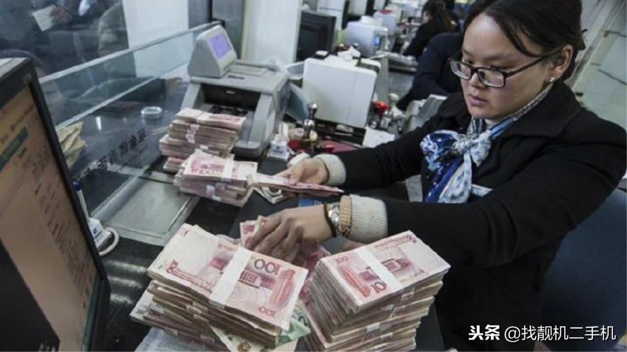 把30万人民币存银行，一年到底有多少利息？-30万存一年多少利息