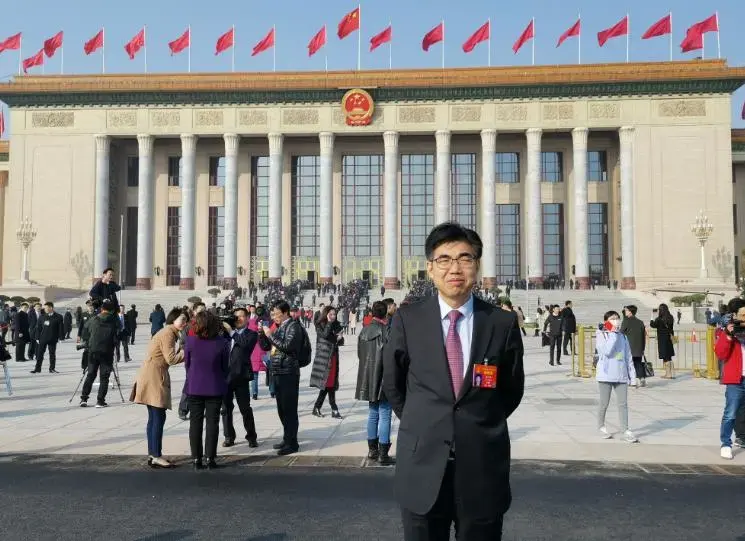 「热议」“提高未成年性同意年龄”，人大代表的建议冲上热搜-美国华人基金会雷雷