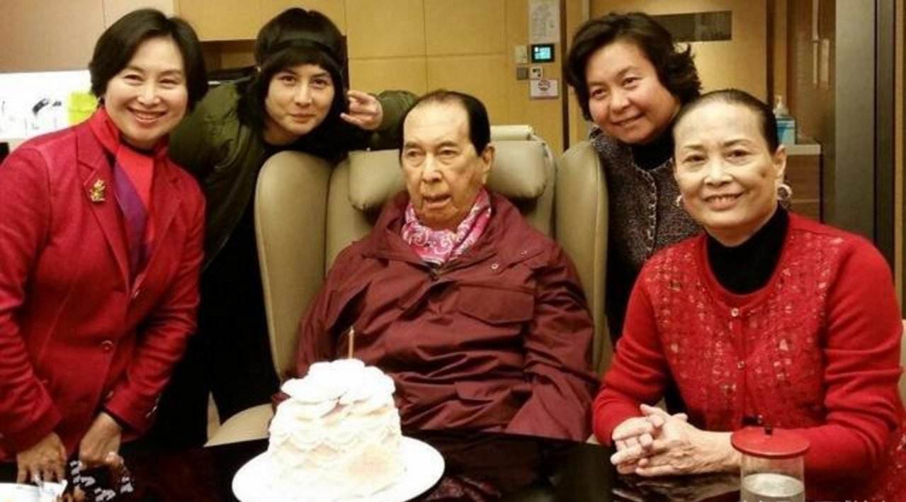 澳门赌王何鸿燊：38岁坐拥千万家产，78岁担任奥运会火炬手-赌王有多少资产