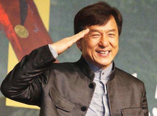 成龙年入过亿，他却只有一辆这个便宜车，儿子跑车却价值3000万-陈龙有多少钱