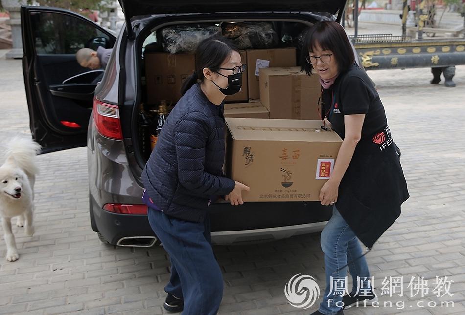 慈航万里：一个小小的医疗箱让甘肃寺院的师父们感动不已-慈航基金