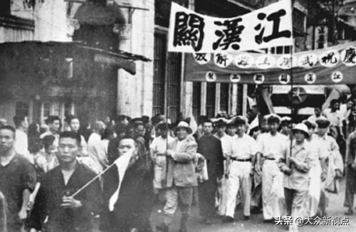 庆祝武汉解放71周年万人快闪公益活动-蚂蚁乐驾车险多少钱