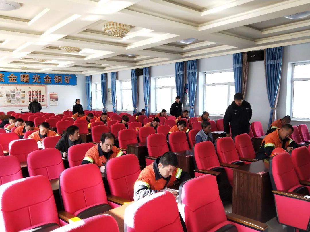“流动车管所”送考下乡解决偏远地区群众办证难题-珲春紫金矿业有限公司曙光金铜矿.