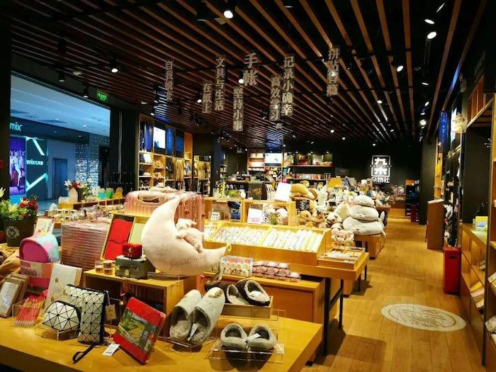 晨光文具开零售大店不顺，一年半就亏掉了超过4900万-上海晨光生活馆企业管理有限公司
