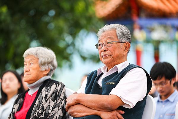 91岁褚时健传奇落幕：从烟王到橙王，他相信人间正道是沧桑-90年2015年虚岁多少