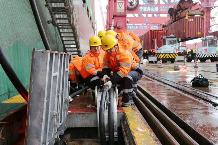 岸电“上船”大港变“绿”到去年底宁波港口岸电设施覆盖率达62%-国电宁波燃料有限公司