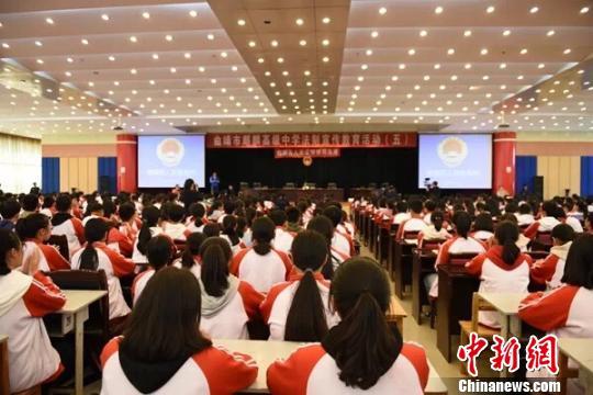 云南曲靖一男子因拉扯公交车方向盘获刑四年零六个月-将麒麟判刑多少年