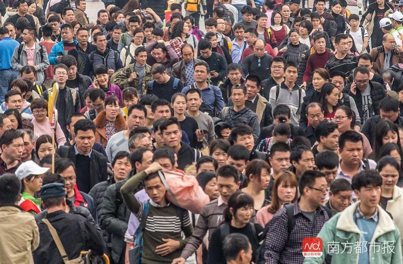 强行越站乘车将加收50%票款，网友：多交钱也不愿下车，咋办？-香港酒店的加收政府基金是多少