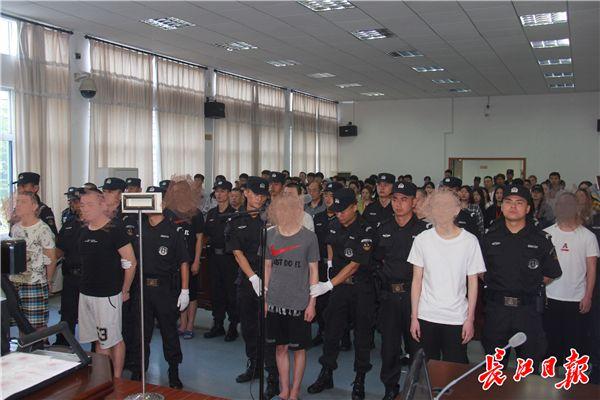 钱哗哗、百惠、新生贷全是套路，9名涉黑人员获刑-湖北长江小额贷款公司