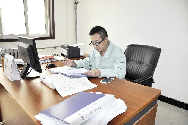 “为4500米载人深潜器助力，我荣光！”——记宝钛集团装备制造（宝鸡）有限公司总工程师王剑虹-宝钛特种金属公司