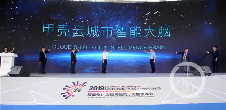 戴上一个手环或胸卡就可一键报警“云盾小安”系列产品“双11”预售-重庆云盾物联网技术有限公司招聘