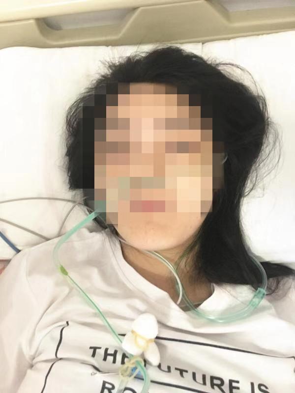 29岁女子打瘦脸针后肉毒素中毒，治疗两周后逐渐可下床走路-瘦脸针打完神经疼