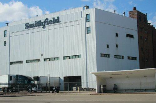 美国最大猪肉加工厂之一至少640人确诊，1人死亡-史密斯菲尔德食品公司