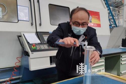 「龙江青年硬核榜样」秦世俊：中国制造话语权在新时代产业工人手上-哈尔滨哈飞模具股份有限公司