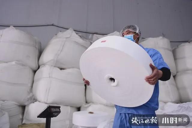 一块布让人陷入疯狂！浙江义乌有人3个月赚了几亿-做现货一手赚多少钱