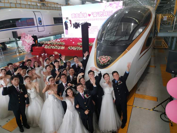 今天，他们结婚了，婚车是价值上亿元的“复兴号”动车-一辆和谐号多少钱