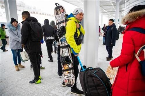 带雪板乘高铁费用翻倍引发争议的背后-国航航班可以携带多少东西