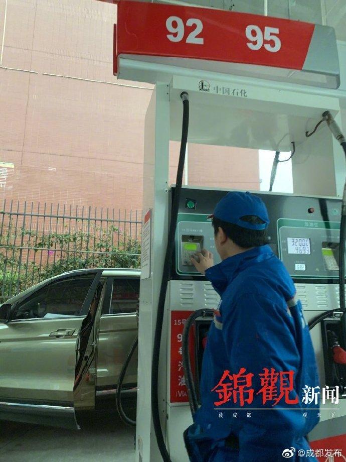 “二连涨”！明晚汽柴油价格预计每升涨二毛-柴油每升多少钱