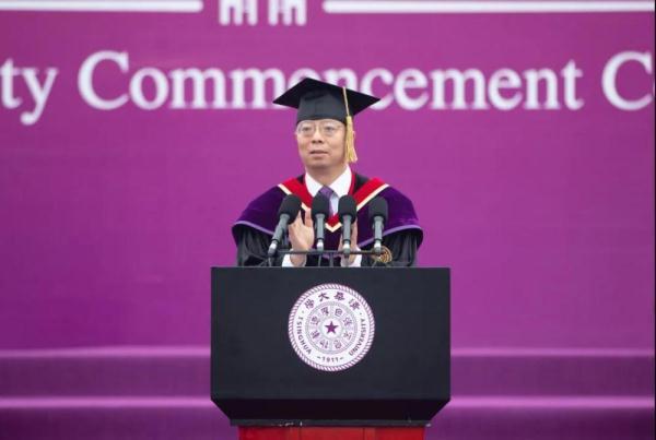 清华送别2021届毕业生！校长寄语永保“清”之高洁、“华”之繁茂-天津清华财富科技发展有限公司