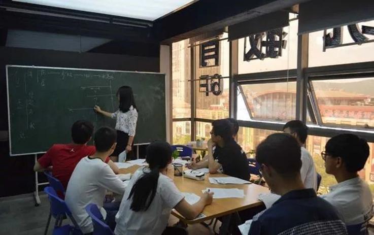 “月入过万变3千”？“双减”后4成转岗员工去哪了-公司通过转岗裁员