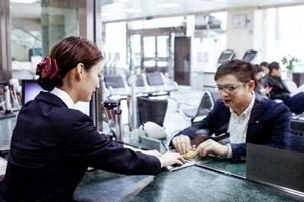 被罚449万，邮政银行违规收费，储户存款时一定要擦亮眼睛-邮政储蓄信用卡年费多少