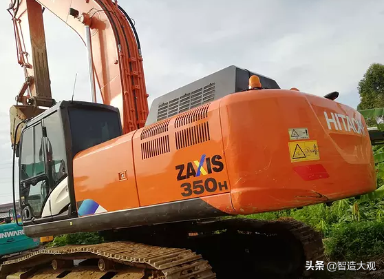 日立挖掘机憋车，冒黑烟是什么情况-6000小时柳工908值多少钱