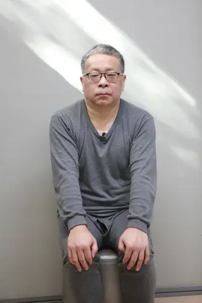 33嵗正処、40嵗正厛的他，被約談後感覺離“危險”不遠了，想方設法調離地方去北京央企工作，後又辤去公職-1988年香港幣一毫值多少錢