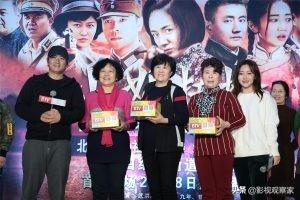 《小妮扛枪》走进白纸坊街道   叶静爆料减肥秘笈-米月持政治多少年