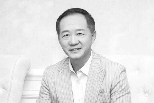 单车骑出中国时尚传媒王国的人，昨天走了！-艾民国际有限公司