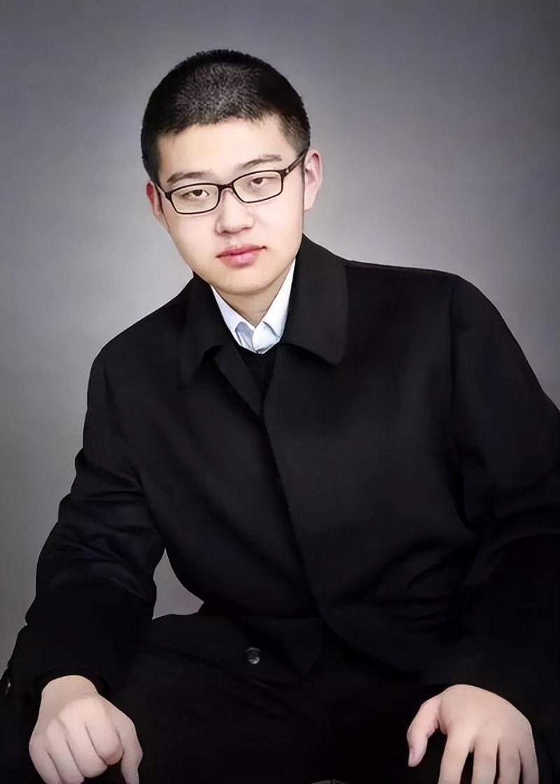 2016年，18岁“史学奇才”高中生跳楼自杀，曾出版两本史学著作-一年多少高中生跳楼