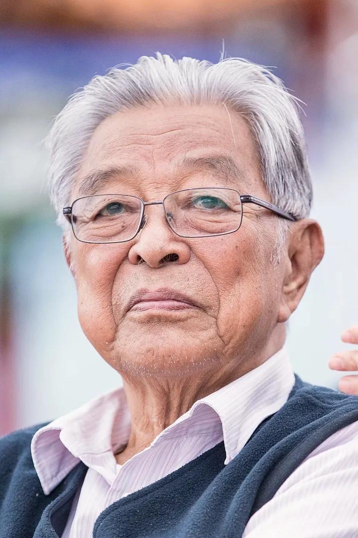 褚时健：违规收入400万出狱成橙王海明威：人并不是生来被打败的-100万港币等于多少美元