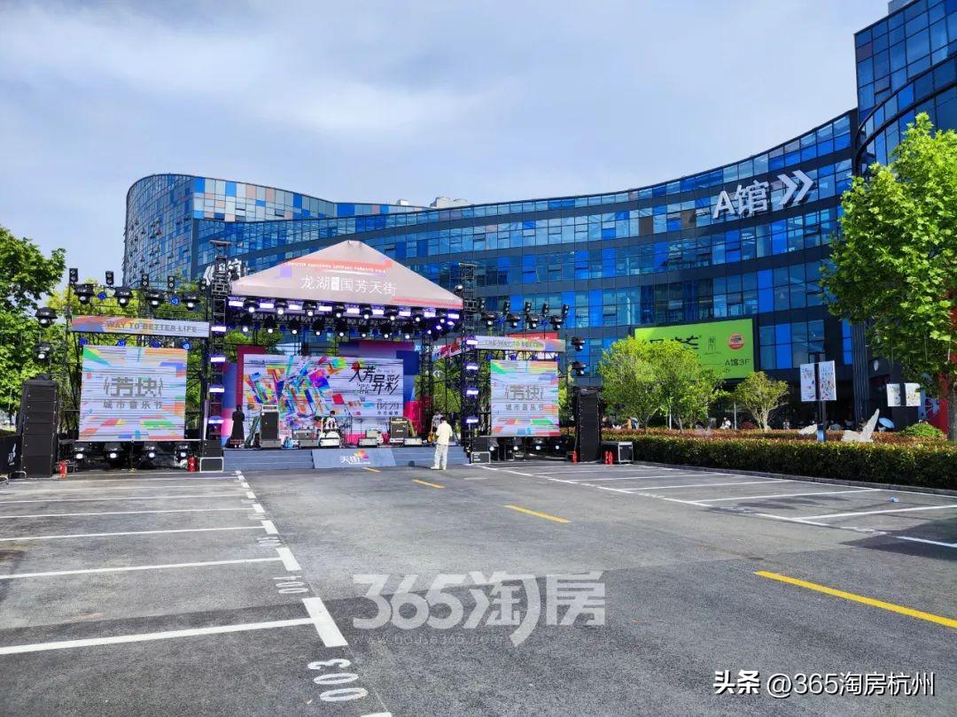 “万年坑”板块的天街终于开业，商业荒漠的帽子可以摘掉了-龙湖天街涨多少了