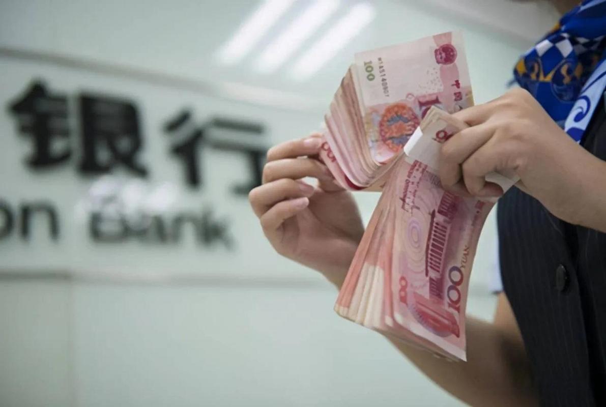 一个家庭有多少存款才算是中产？银行经理：4个条件满足一个就行-土豪必须得多少存款