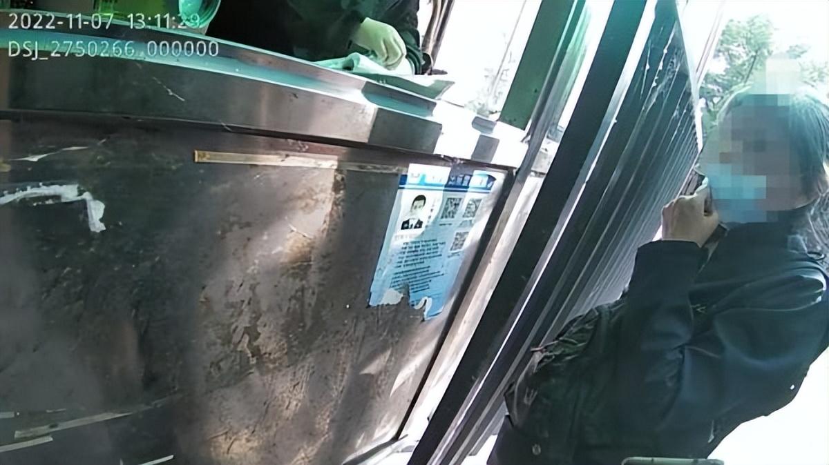 58岁女儿带94岁老父亲出门不慎走失，老父亲委屈诉说：你把我弄丢了-94点230等于多少