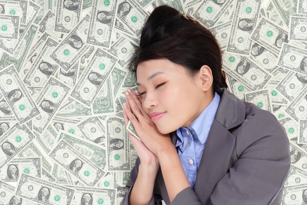 一个普通家庭现如今一个月需要多少的开销-一对夫妇每月正常支出多少