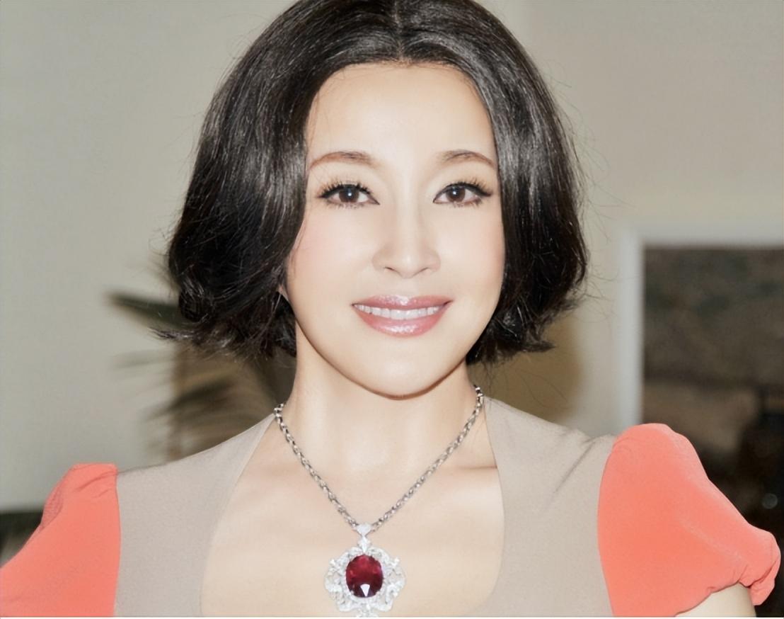 【推荐】刘晓庆：19套房26家公司，收藏翡翠价格102亿，4000平豪宅当仓库-刘晓庆身价多少