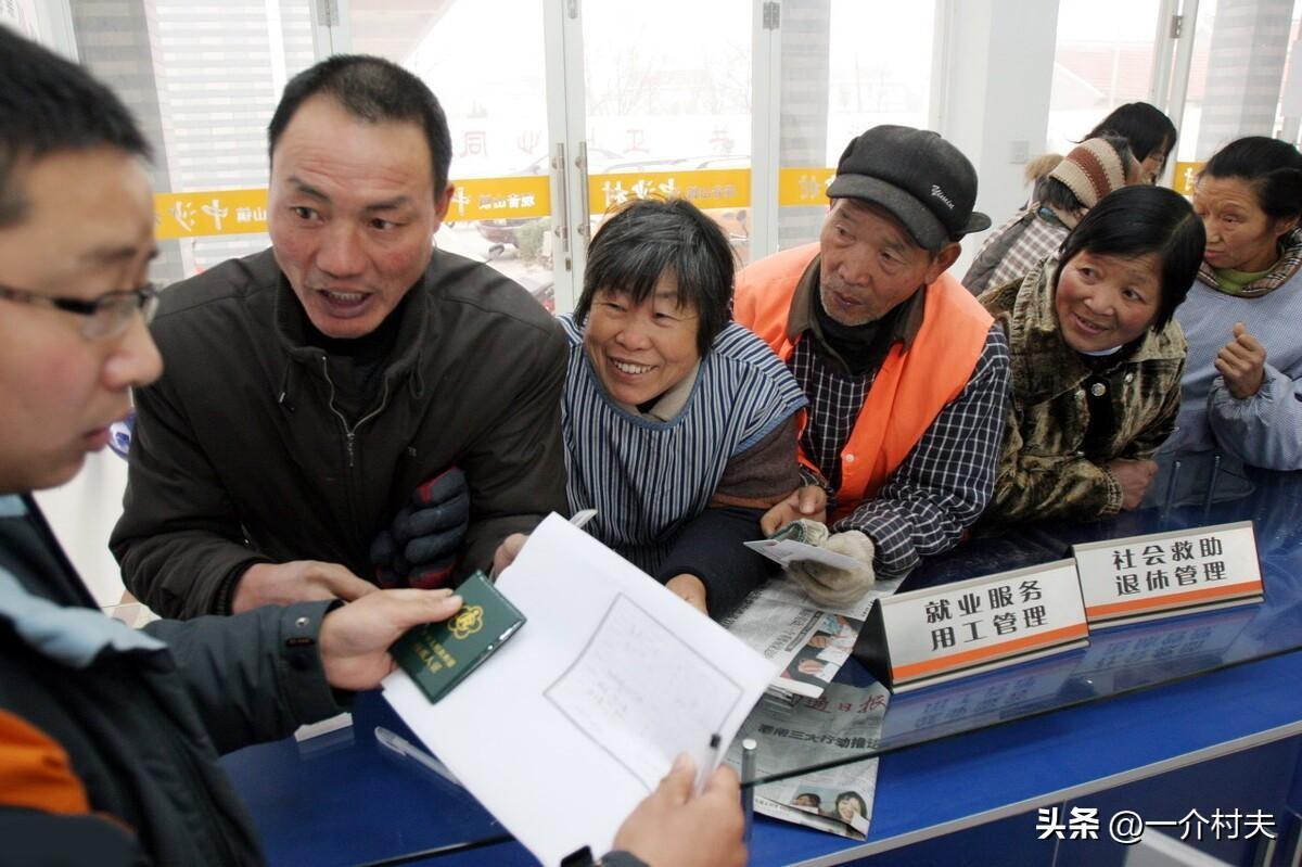城乡居民养老，每月能领多少钱？多地上调基础养老金，你那涨了吗-居民养老退休能领多少钱