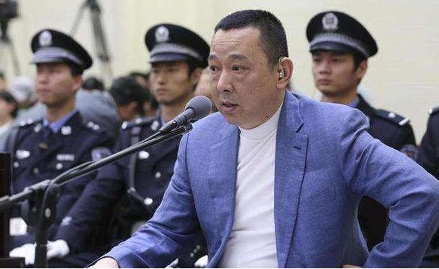 【推荐】刘汉：首善变首恶，曾为汶川捐款5000万，被抓时缴获一个排的武器-刘汉被查时多少资产