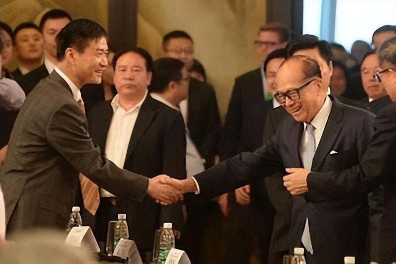 【推荐】中国富豪大洗牌：许家印跌出前400，李嘉诚第8，首富是谁？-李嘉诚有多少现金流