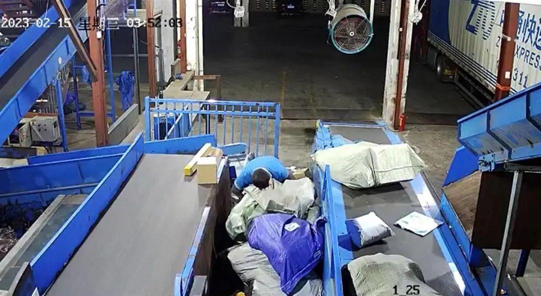 北漂快递员一天送货556件，为迎战双11凌晨5点上班，第二天人没了-快递员一天能送多少快件