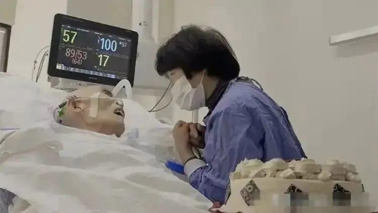【推荐】住院14天花费高达234万，ICU到底是救命还是在捞钱？凭什么那么贵-床铺位农村合作医疗可以报销多少