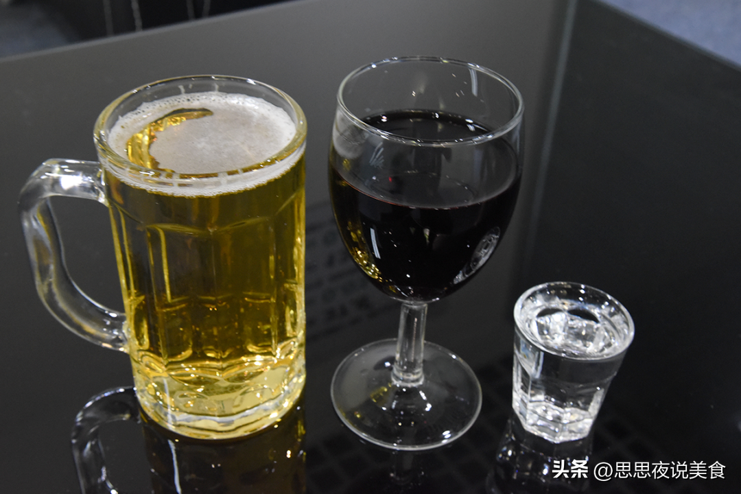一杯白酒等于多少瓶啤酒？行家：学会科学换算公式，拼酒心中有数-10升啤酒是多少斤