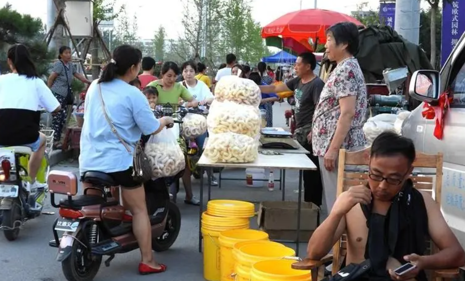 2023年了，为什么很多家庭连1万块的存款都没有？现实很扎心-要印多少万亿万亿人民币