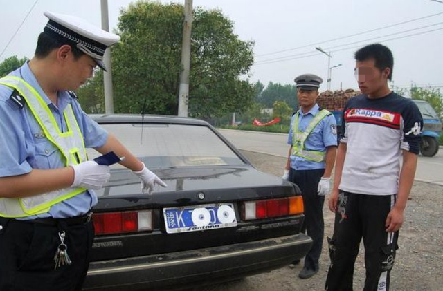 交警提醒：2022年这些违章取消扣12分，只扣9分-扣多少分取消校车证