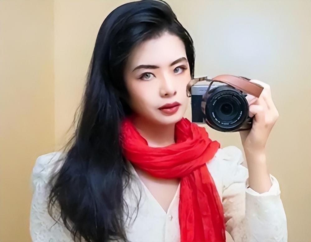 “恨国女”许可馨又跳出来了，网友爆料已经回国，本尊回应：是的-留学生基金委员会