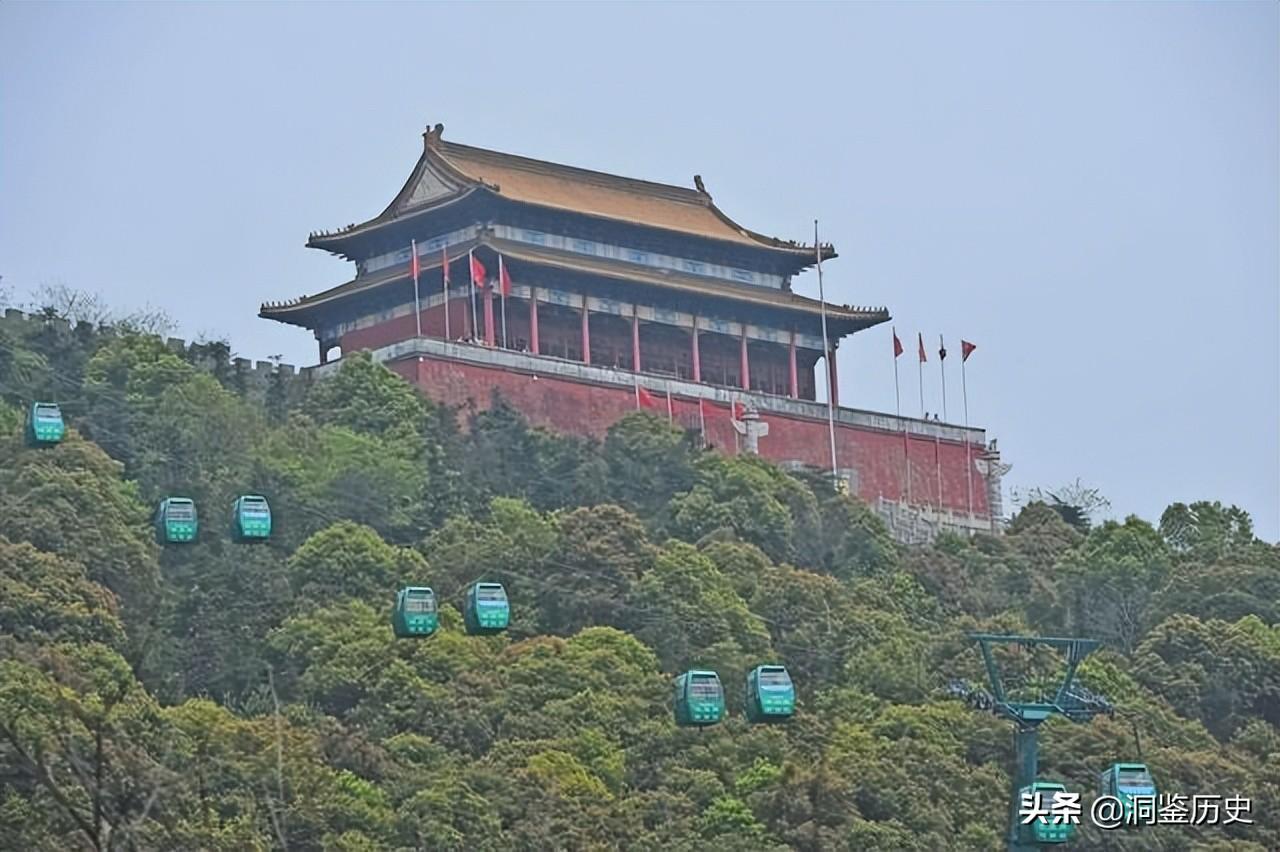 2011年“天下第一村”花3亿铸金牛，仅作装饰，如今为何负债百亿-龙希国际大酒店一晚多少