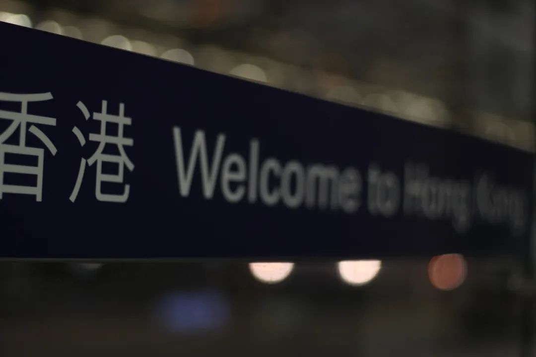 打工月入三四万，年轻人挤进香港赚钱-东莞现金柜员月薪多少